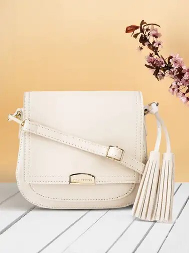Upto 75% off : Lino Perros Handbags