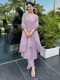 Upto 83% Off Women Kurtas, Suits & Kurtis 